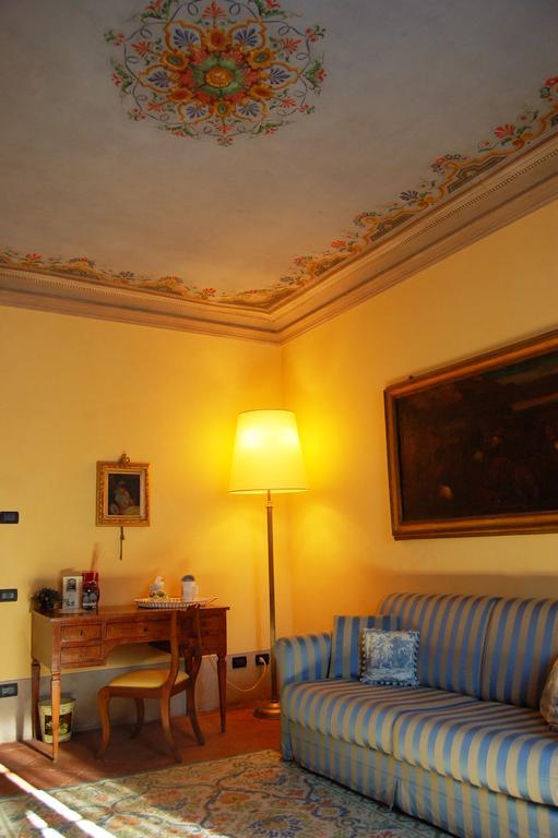 Palazzo Tucci Residenza D'Epoca Bed & Breakfast Lucca Room photo
