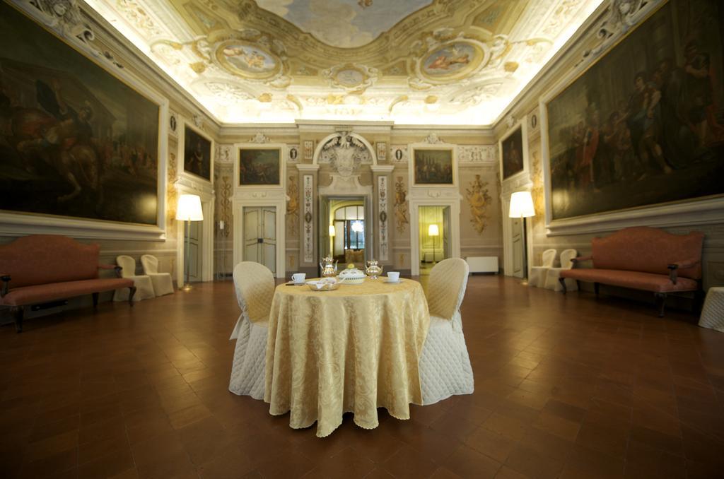 Palazzo Tucci Residenza D'Epoca Bed & Breakfast Lucca Exterior photo